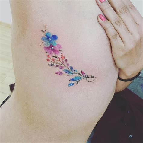 tatuajes en las costillas para mujeres|20 Ideas de tatuajes en costillas bellos y discretos